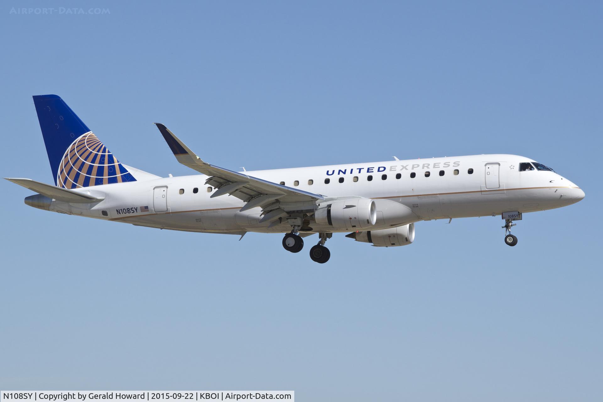 N108SY, 2014 Embraer 175LR (ERJ-170-200LR) C/N 17000401, Landing RWY 10L.