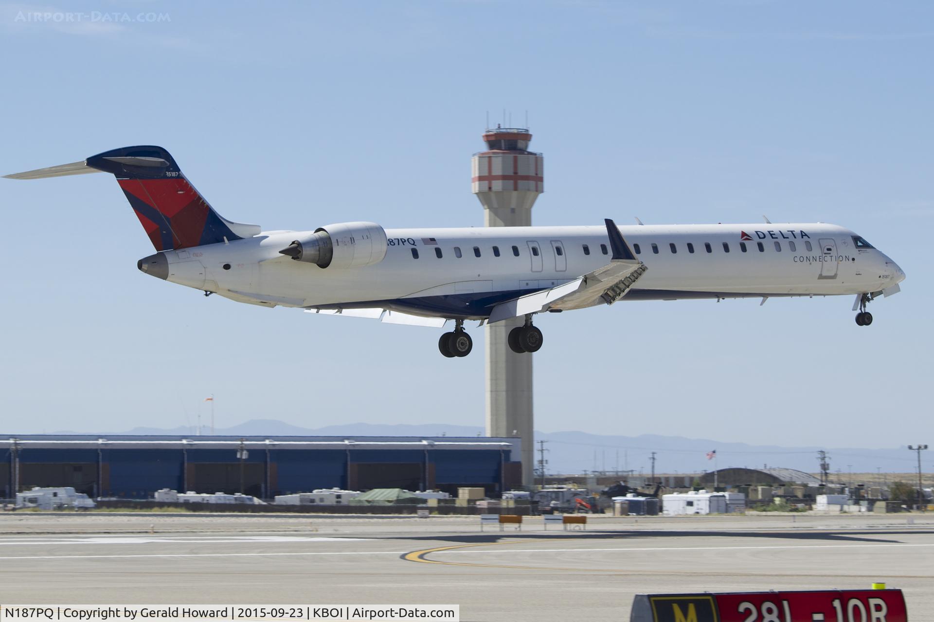 N187PQ, 2008 Bombardier CRJ-900ER (CL-600-2D24) C/N 15187, Landing RWY 28L.