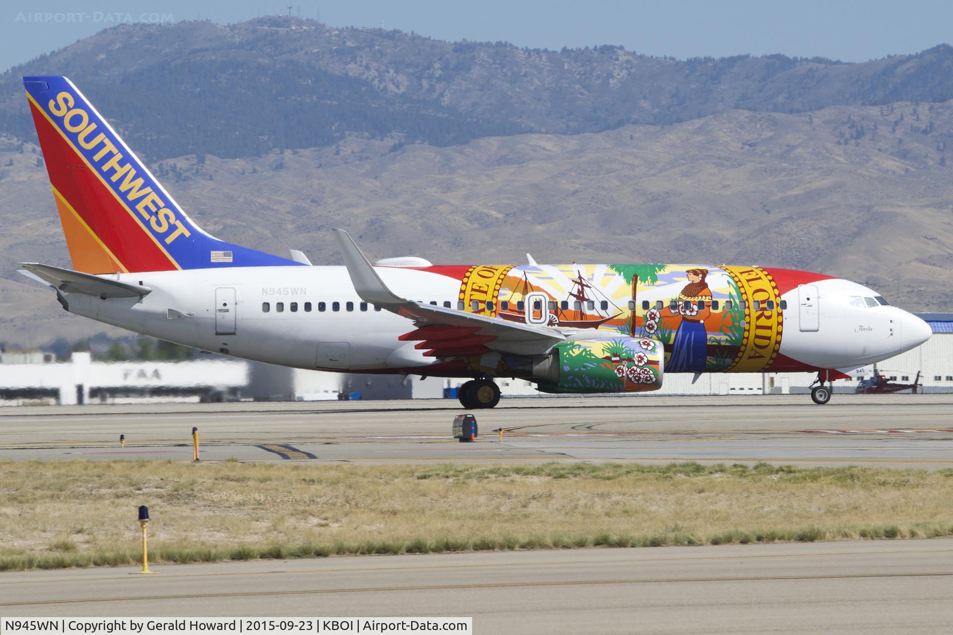 N945WN, 2010 Boeing 737-7H4 C/N 36660, On RWY 10R.