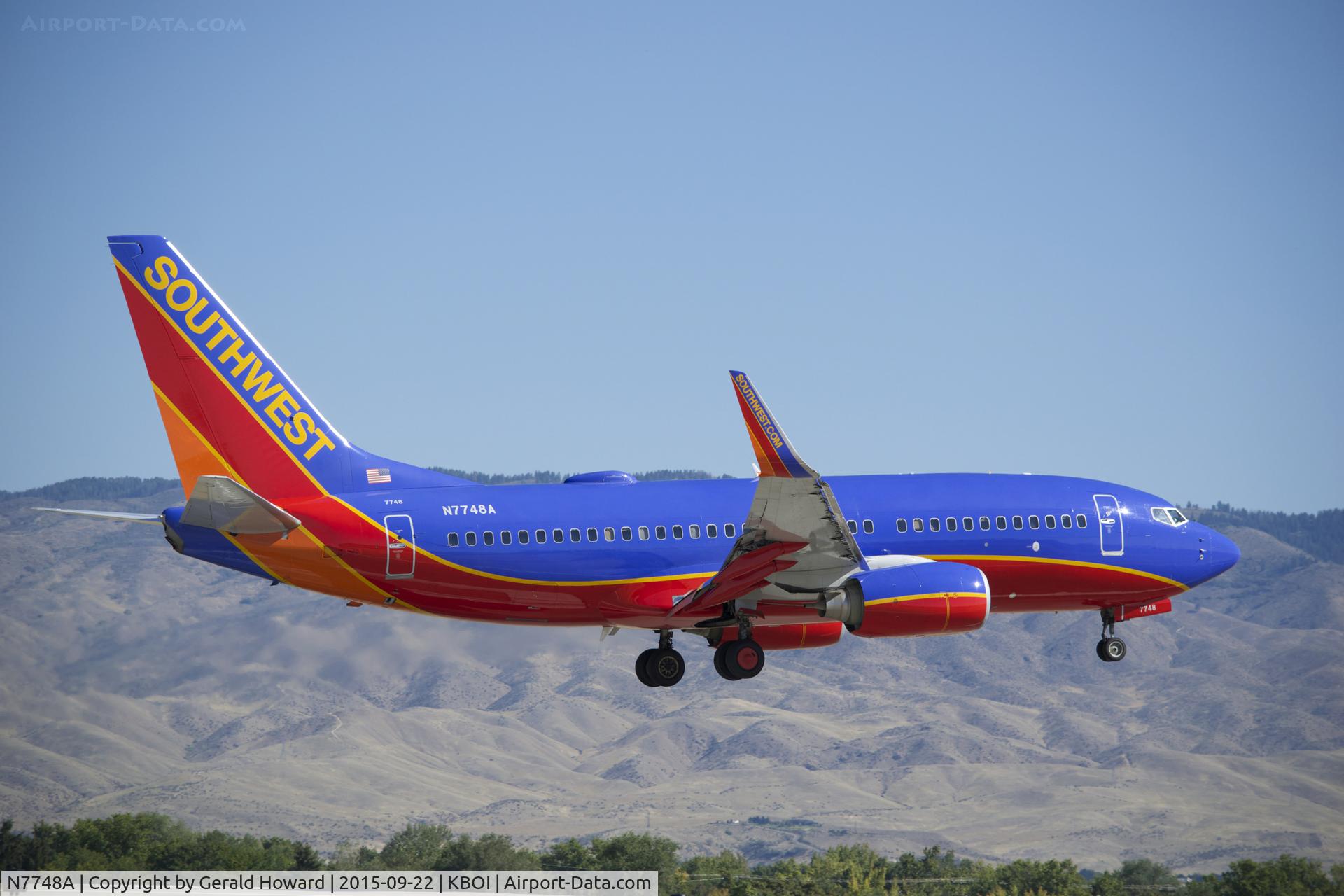 N7748A, 2007 Boeing 737-7BD C/N 36399, Landing RWY 10L.