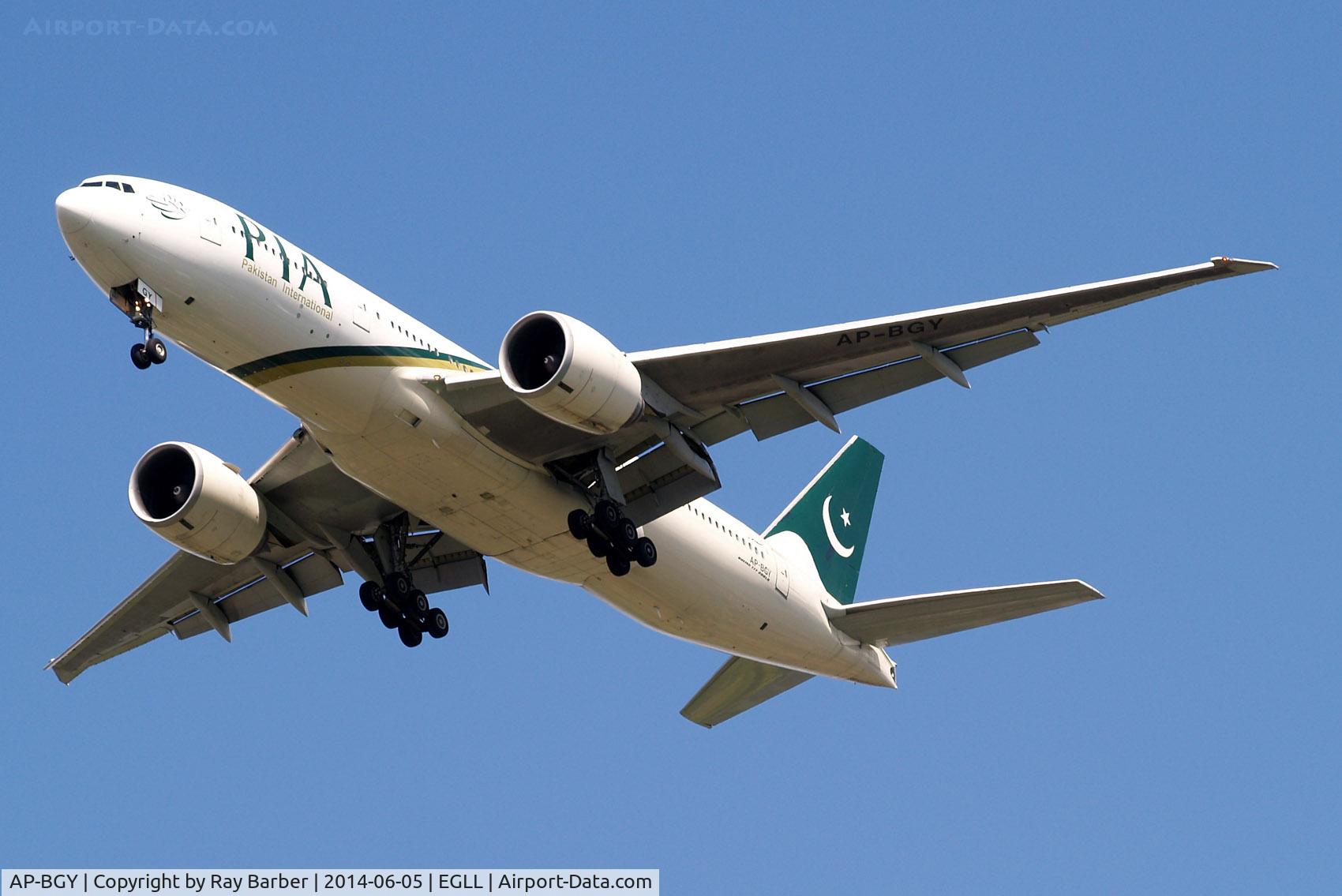 AP-BGY, 2005 Boeing 777-240/LR C/N 33781, Boeing 777-240LR [33781] (Pakistan International Airlines) Home~G 05/06/2014.  On approach 27R.