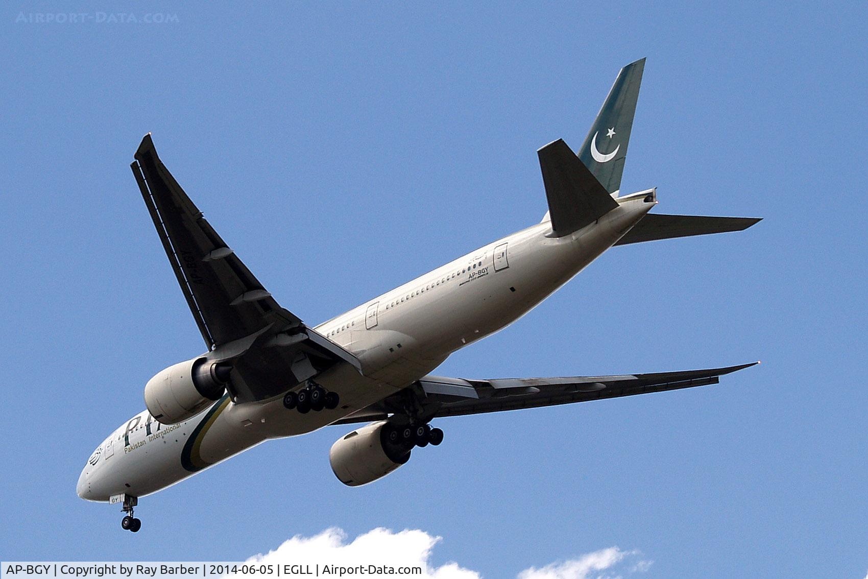 AP-BGY, 2005 Boeing 777-240/LR C/N 33781, Boeing 777-240LR [33781] (Pakistan International Airlines) Home~G 05/06/2014.  On approach 27R.