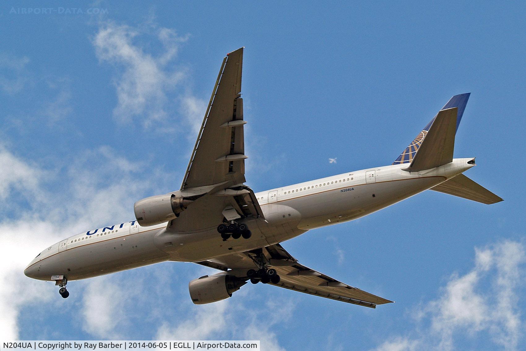 N204UA, 1999 Boeing 777-222/ER C/N 28713, Boeing 777-222ER [28713] (United Airlines) Home~G 05/06/2014. On approach 27R.