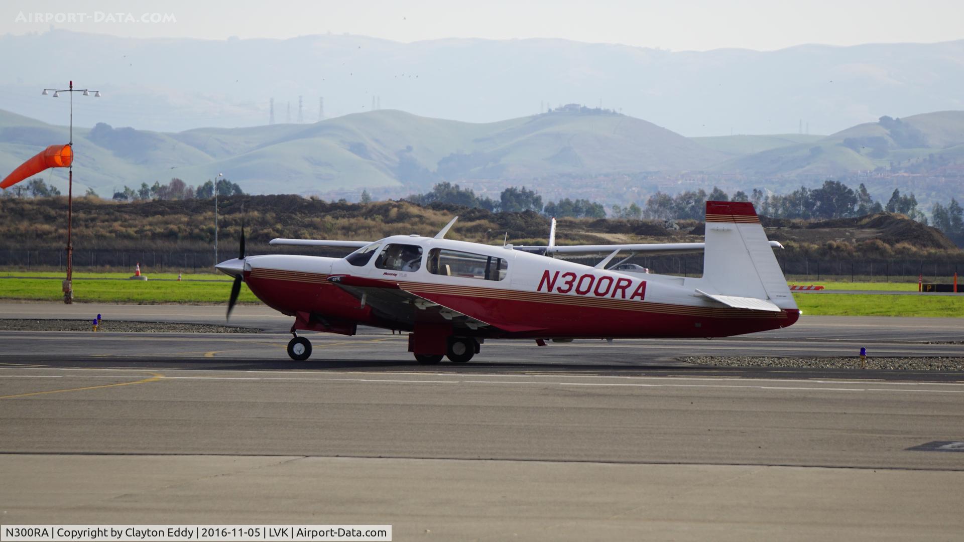 N300RA, 1993 Mooney M20M Bravo C/N 27-0166, N300RA taxiing for takeoff, Livermore Airport in California. 2016.