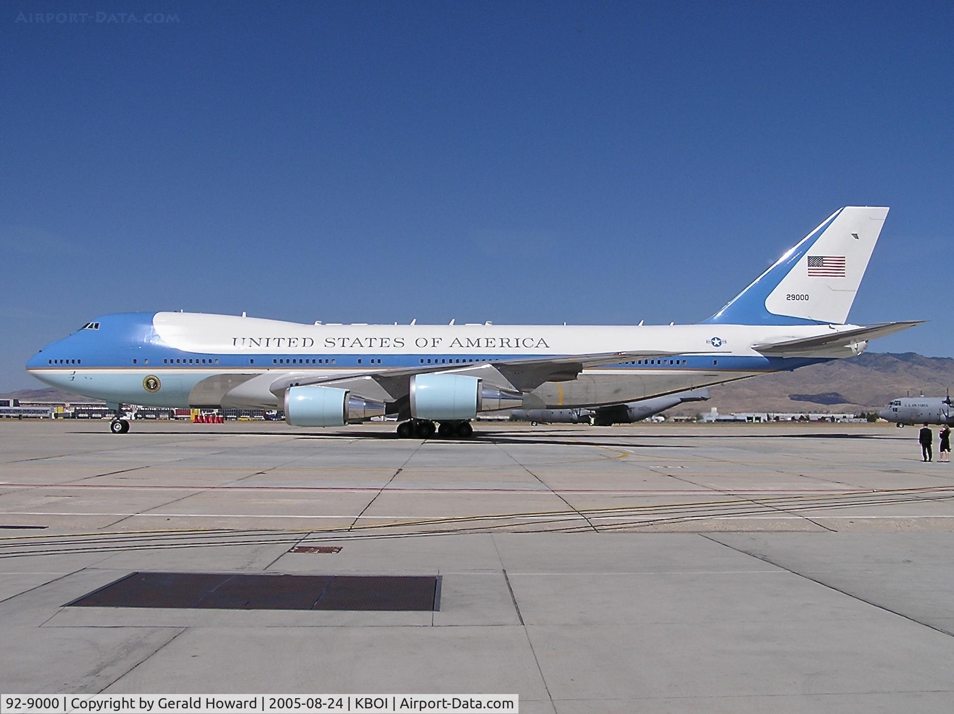 92-9000, 1987 Boeing VC-25A (747-2G4B) C/N 23825, Parked on National Guard ramp during brief visit.