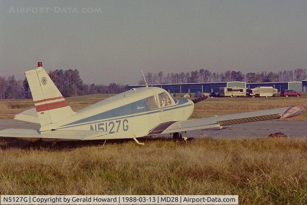 N5127G, 1968 Piper PA-28-140 C/N 28-24675, Owned & flew 27G for several years. Parked on ramp at Easton Airport on Maryland's Eastern Shore.