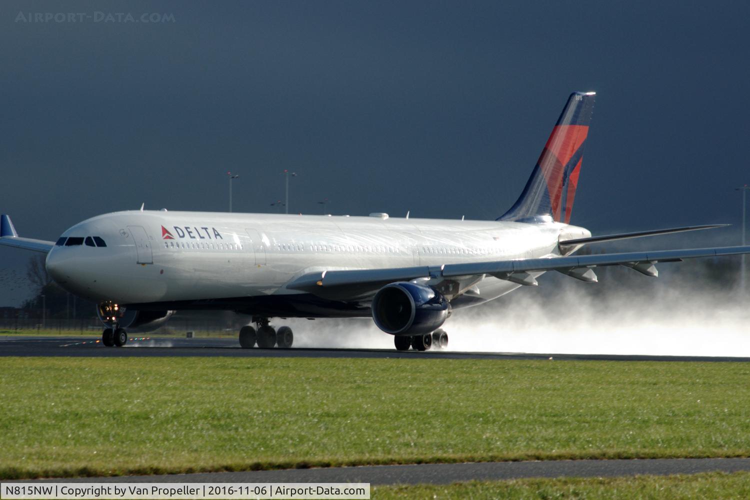 N815NW, 2007 Airbus A330-323X C/N 0817, Delta Air Lines Airbus A330-323 taking off from a wet runway at Schiphol airport, the Netherlands.