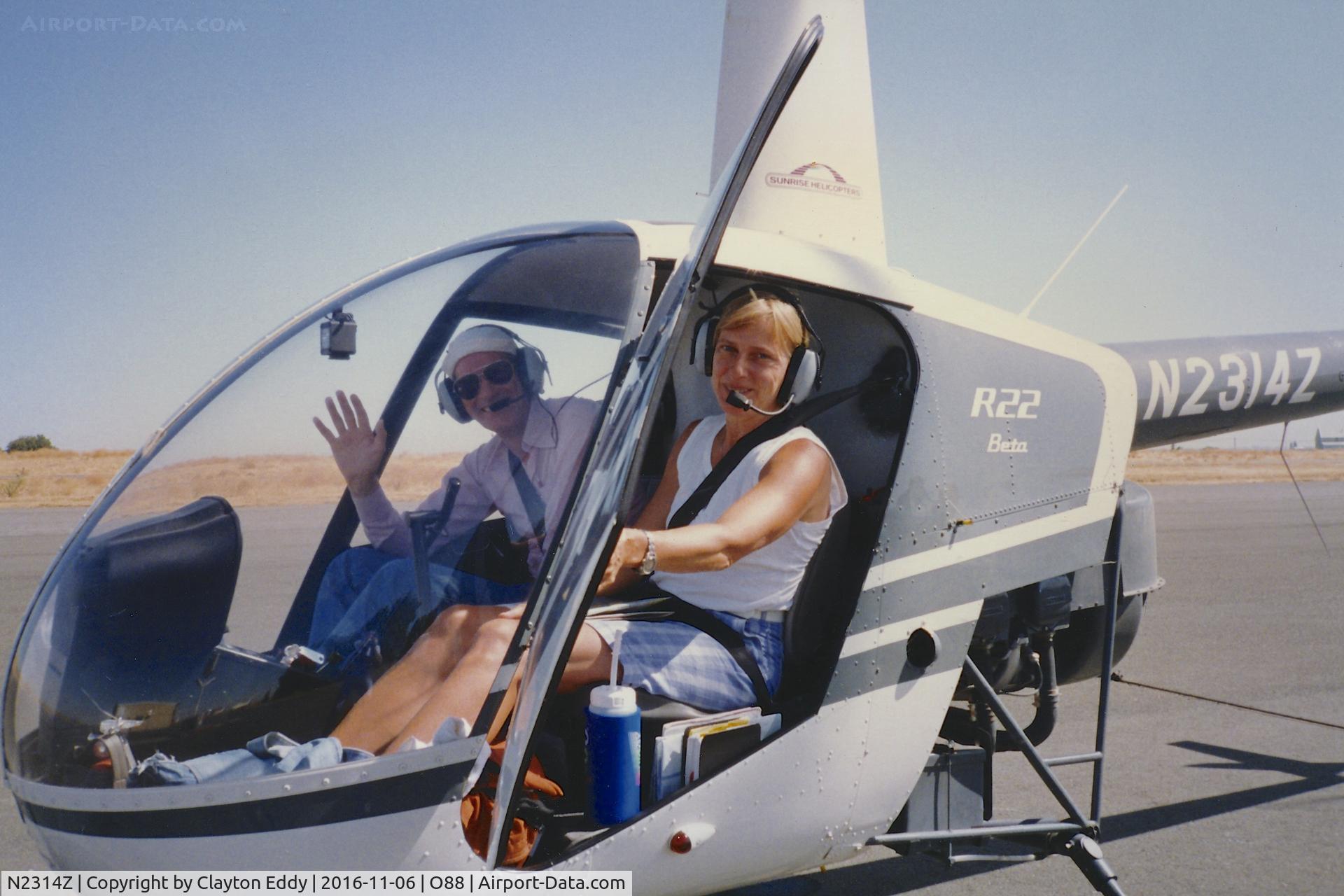 N2314Z, 1991 Robinson R22 Beta C/N 1995, Old Rio Vista Airport in California.