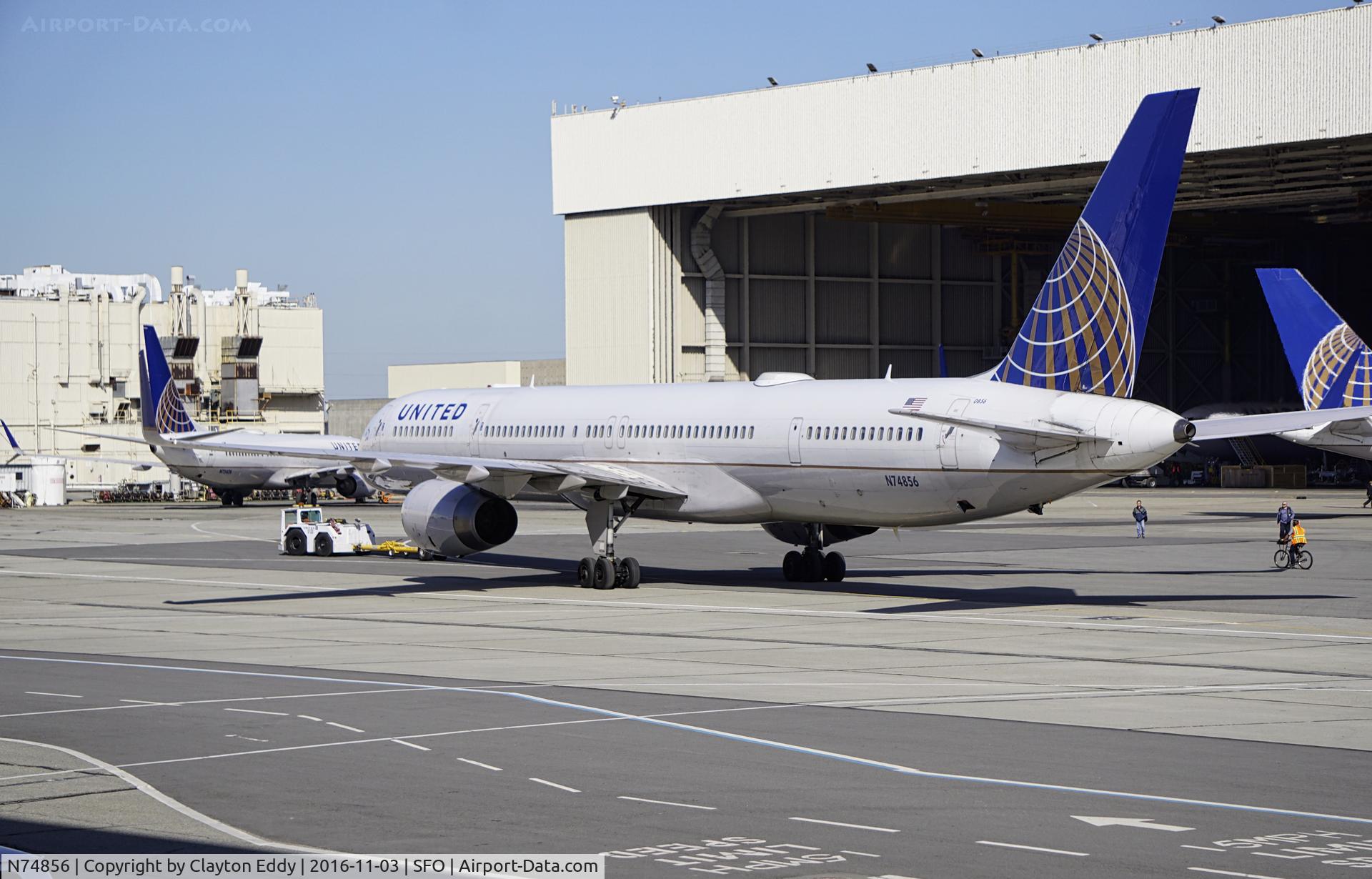 N74856, 2004 Boeing 757-324 C/N 32815, SFO 2016