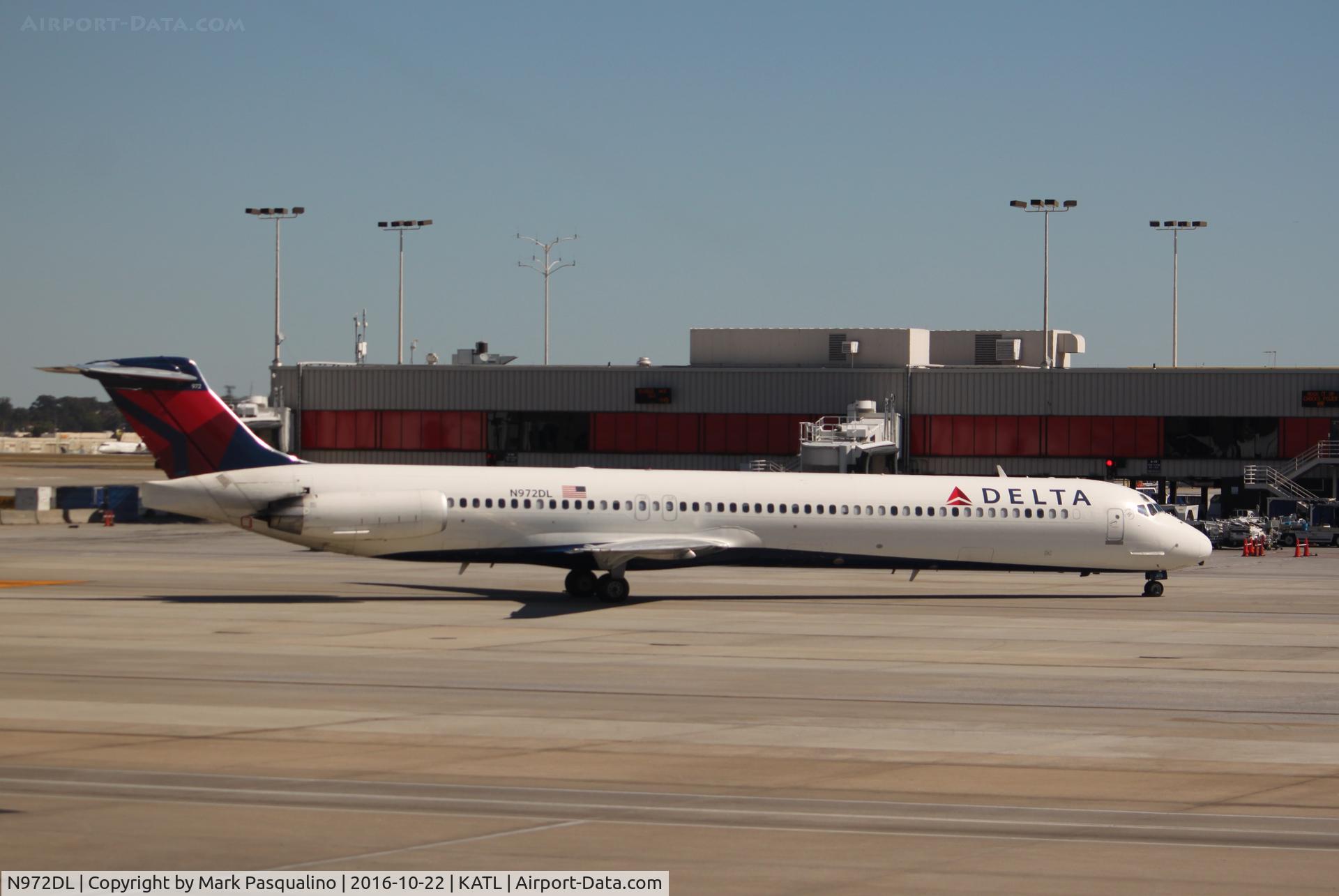 N972DL, 1991 McDonnell Douglas MD-88 C/N 53215, MD-88