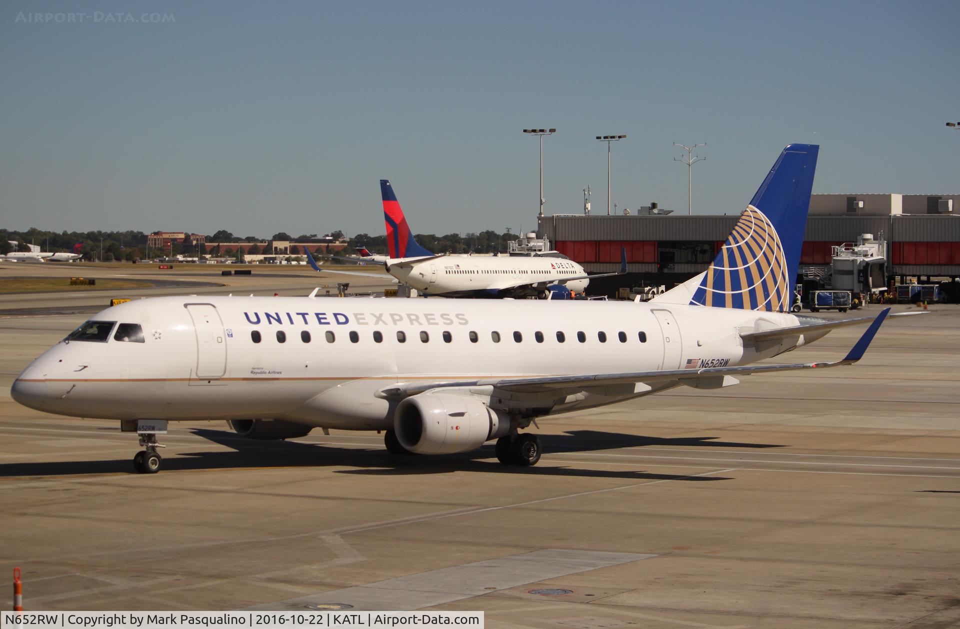 N652RW, 2005 Embraer 170SE (ERJ-170-100SE) C/N 17000075, ERJ 170-100 SE