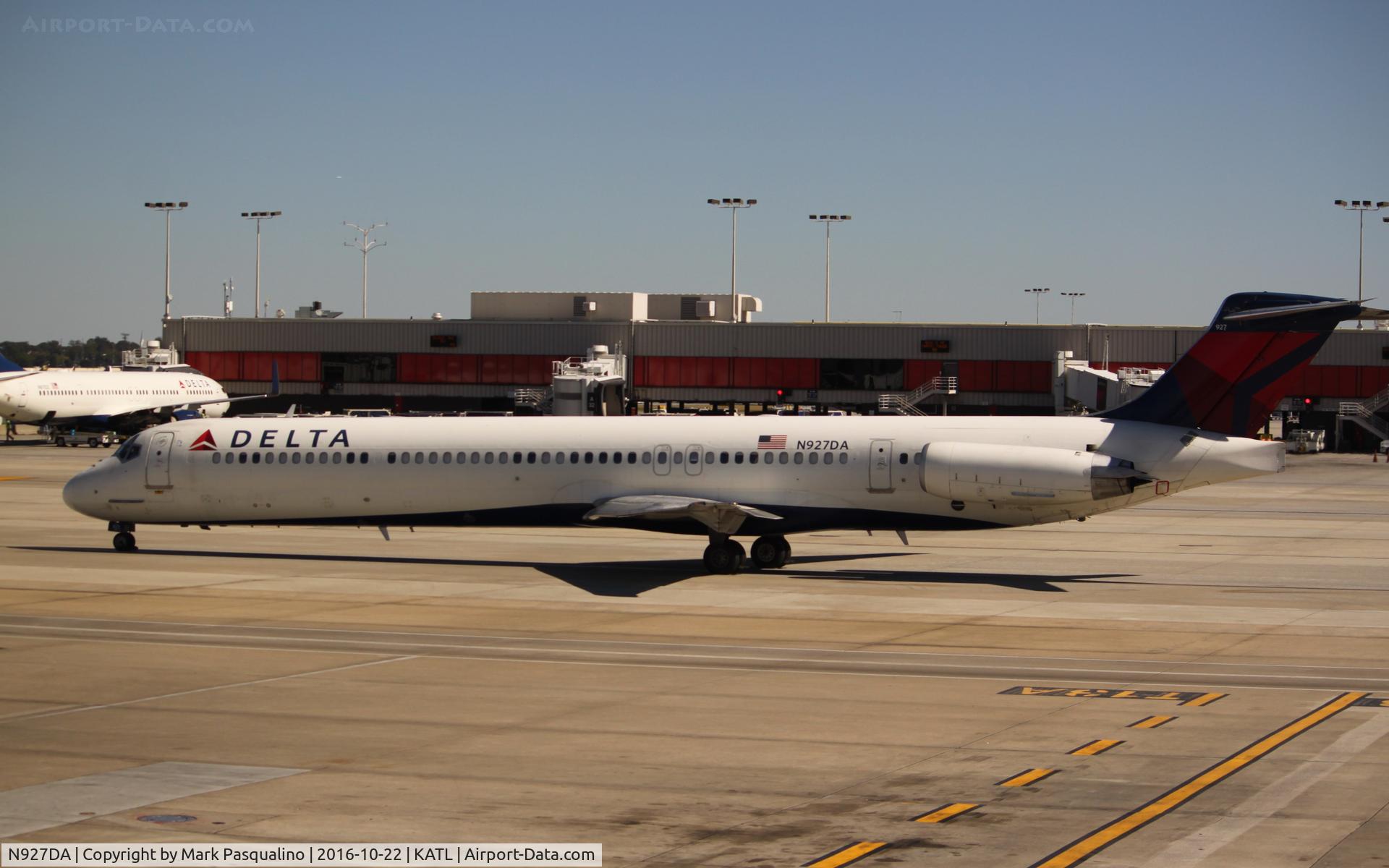N927DA, 1988 McDonnell Douglas MD-88 C/N 49714, MD-88