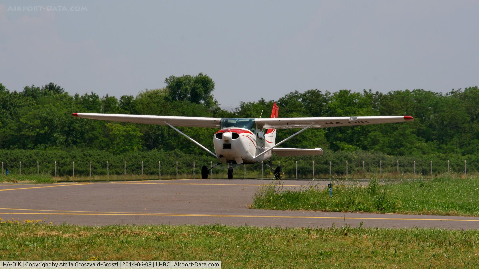 HA-DIK, Cessna 182K Skylane C/N 18258466, Békéscsaba Airport, Hungary