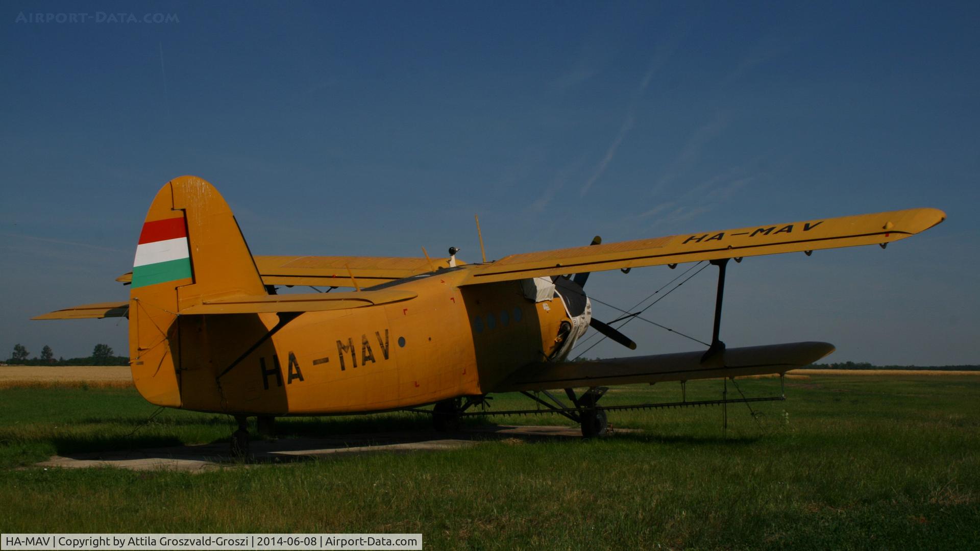 HA-MAV, 1985 PZL-Mielec An-2R C/N 1G211-15, Orosháza agricultural airport and take-off field, Hungary