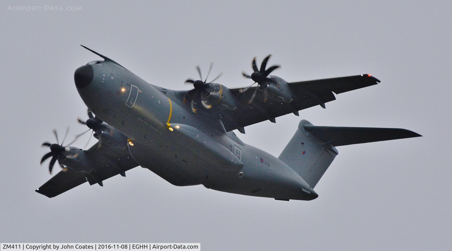 ZM411, 2016 Airbus A400M-180 Atlas C.1 C/N 039, Low approach to 26 during training