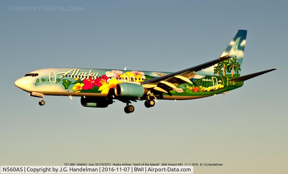 N560AS, 2006 Boeing 737-890 C/N 35179, On approach to 33L.
