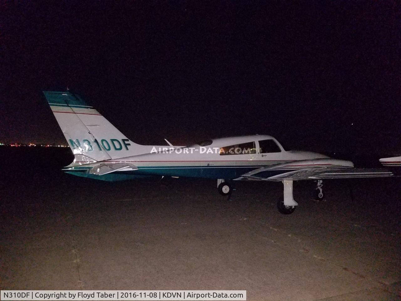 N310DF, 1976 Cessna 310R C/N 310R0683, Sitting on the ramp overnight
