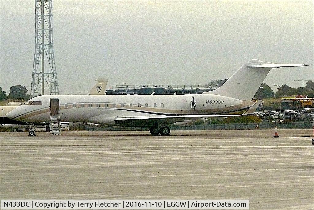 N433DC, 2006 Bombardier Challenger 300 (BD-100-1A10) C/N 20133, 2006 Bombardier BD-100 Challenger 300, c/n: 20133 at Luton