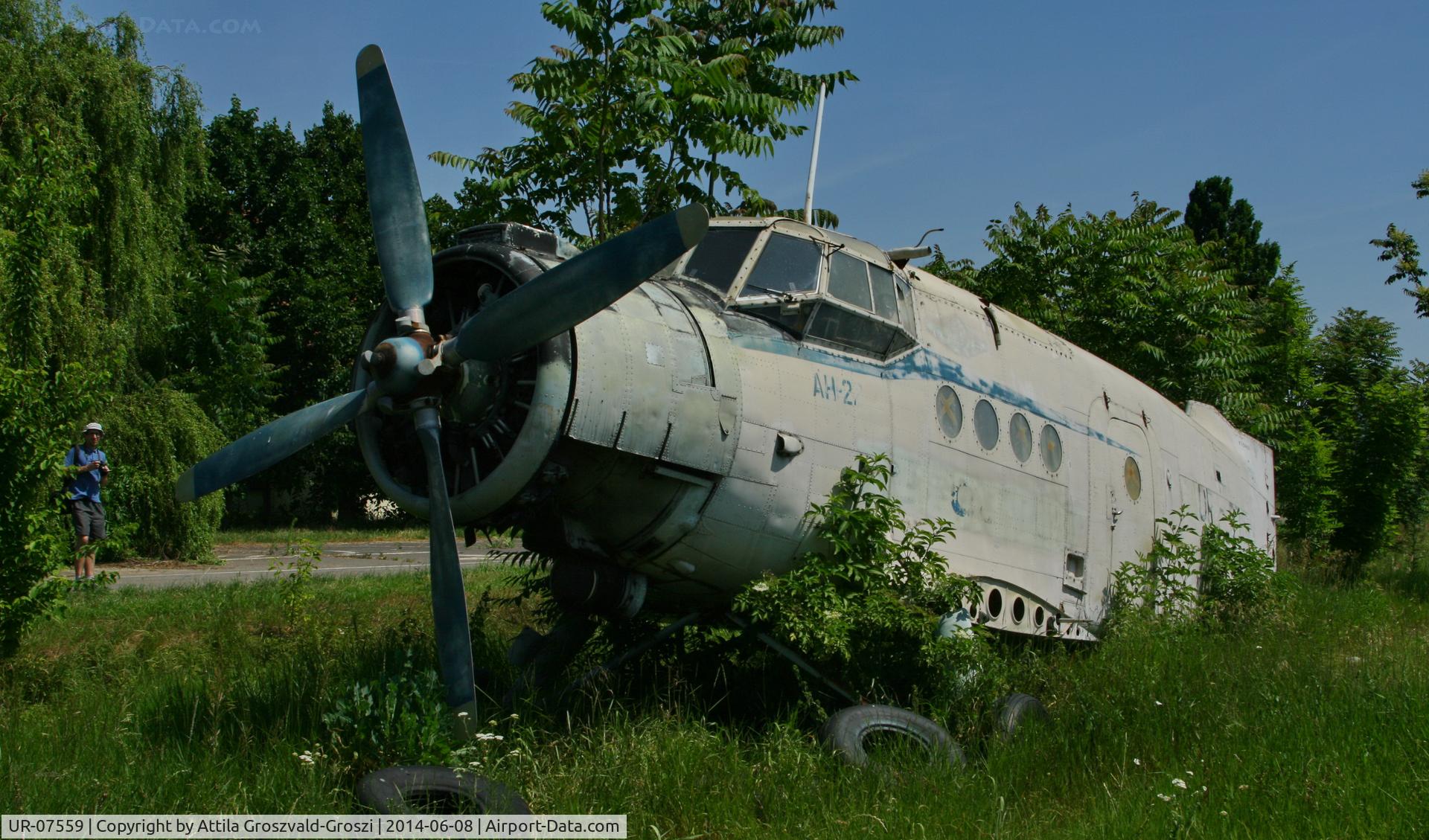 UR-07559, 1973 PZL-Mielec An-2R C/N 1G154-60, Telekgerendás agricultural airport and take-off field. Hungary