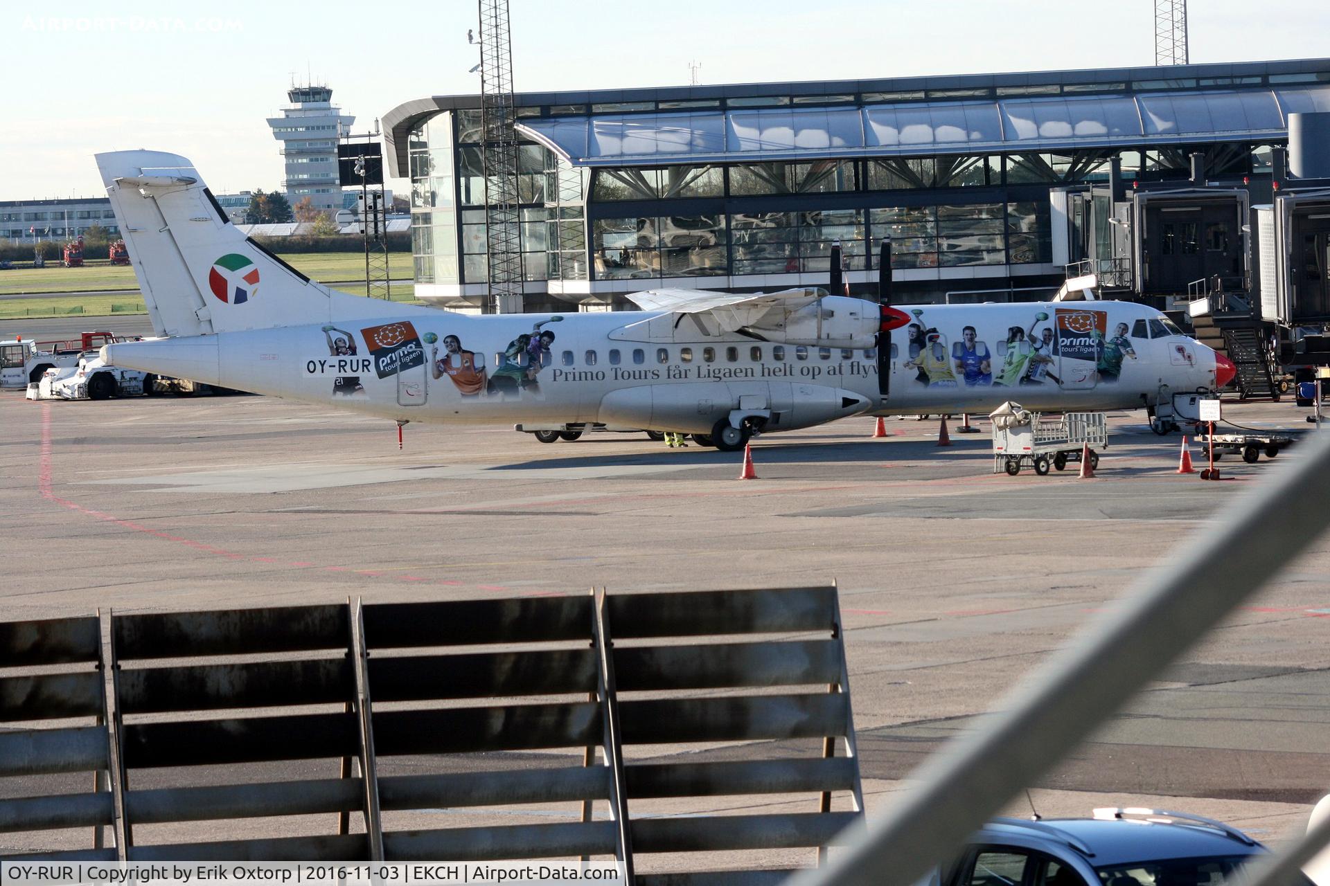OY-RUR, 1989 ATR 72-201 C/N 145, OY-RUR at the gate in CPH