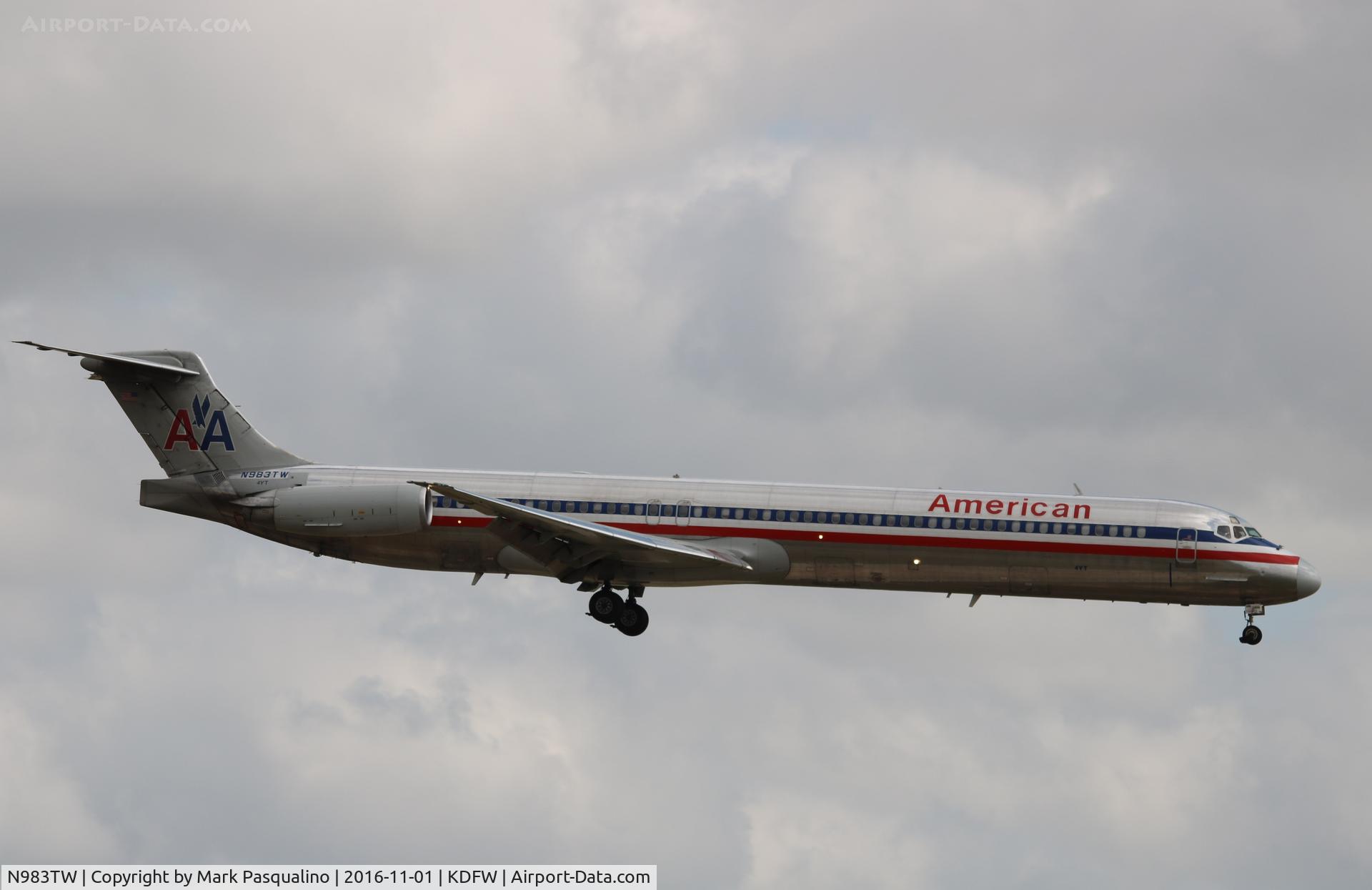 N983TW, 1999 McDonnell Douglas MD-83 (DC-9-83) C/N 53633, MD-83
