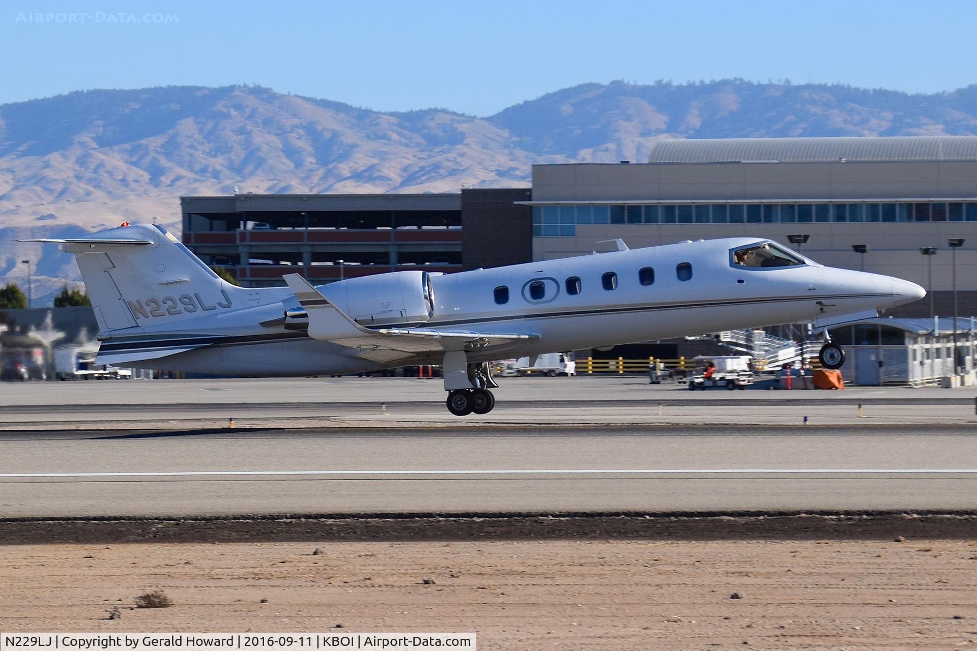 N229LJ, 2001 Learjet Inc 31A C/N 229, Takeoff on RWY 10L.