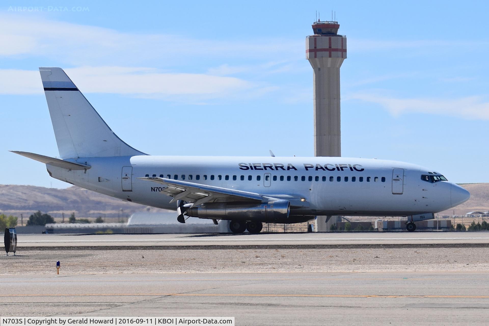 N703S, 1981 Boeing 737-2T4 C/N 22529, Landing RWY 28R.