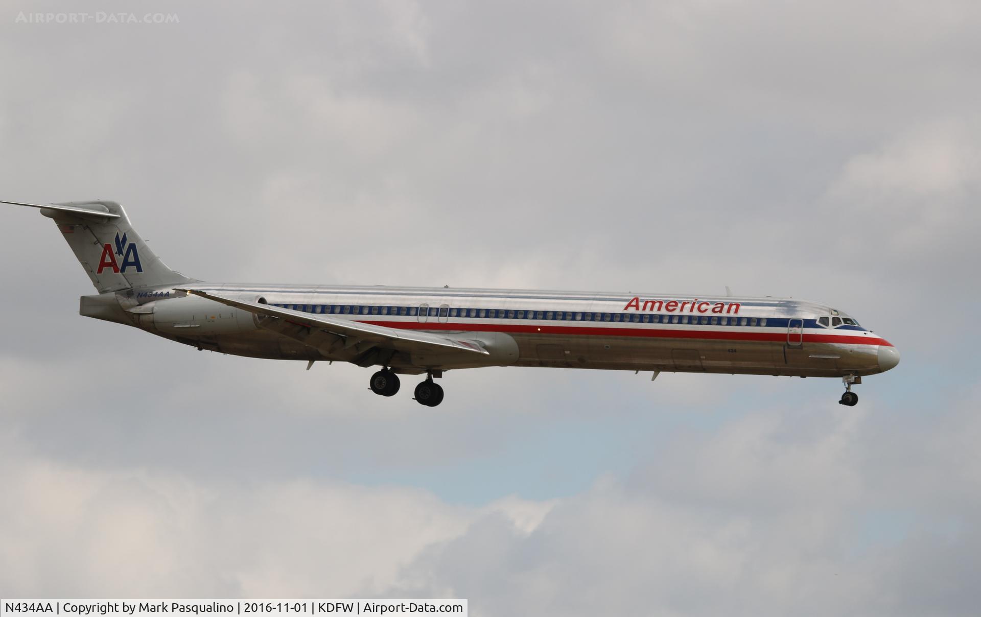 N434AA, 1987 McDonnell Douglas MD-83 (DC-9-83) C/N 49452, MD-83