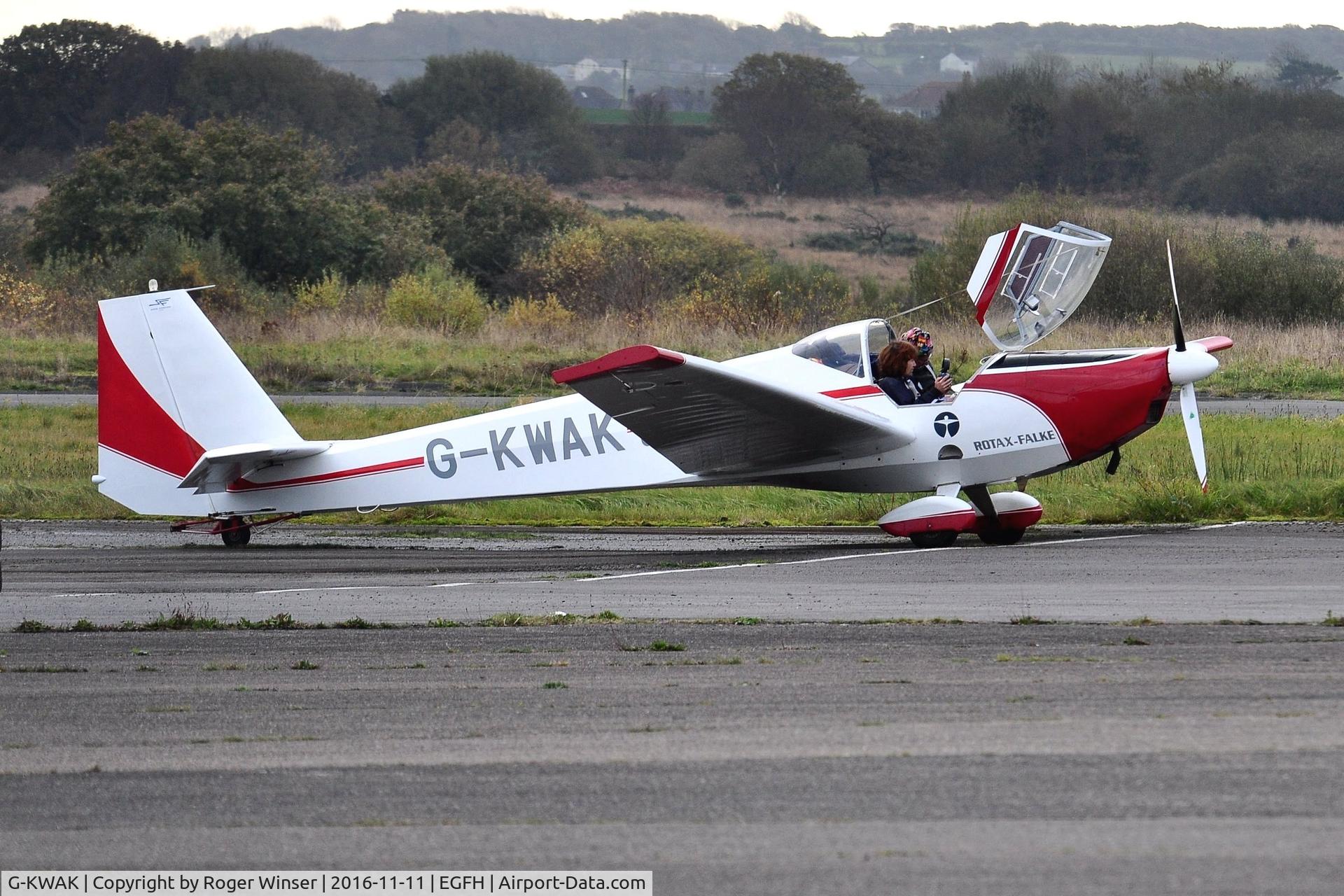 G-KWAK, 1995 Scheibe SF-25C Falke C/N 44581, Visiting Falke.
