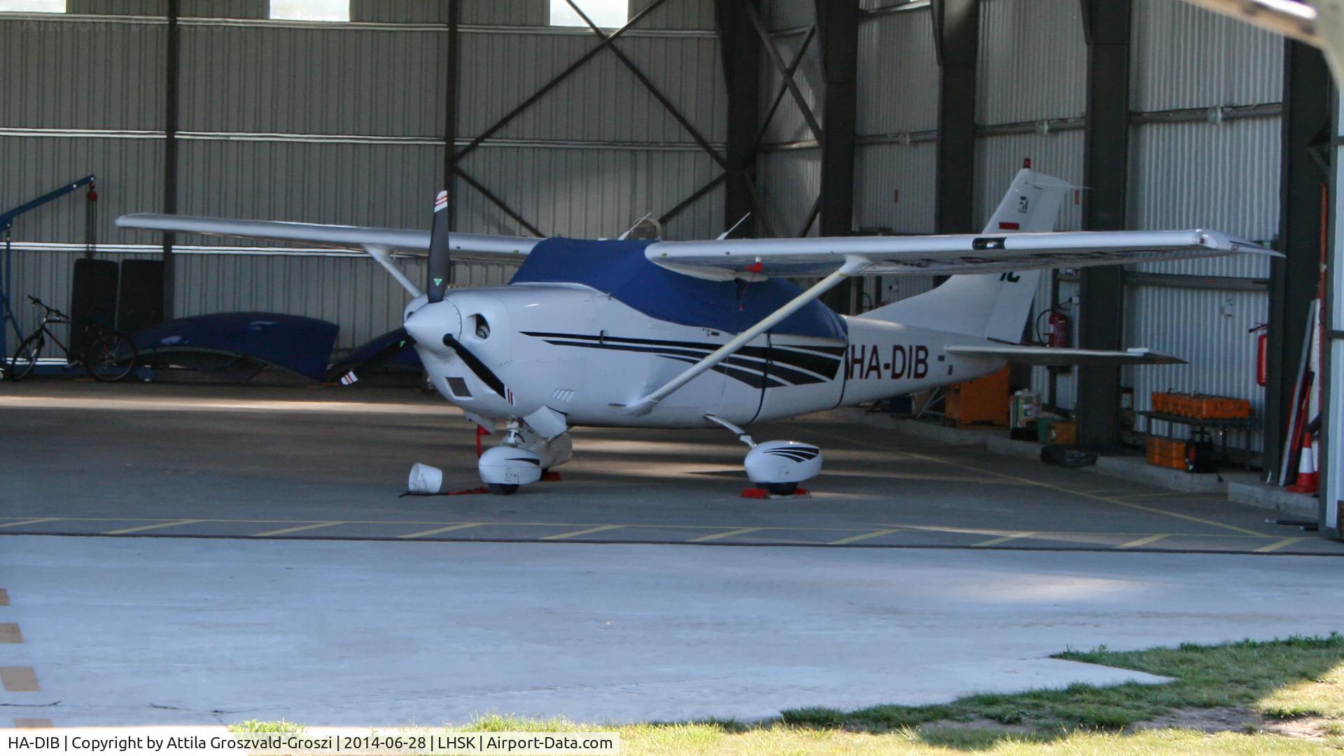 HA-DIB, 2000 Cessna T206H Turbo Stationair C/N T20608150, Siófok-Kiliti Airport, Hungary