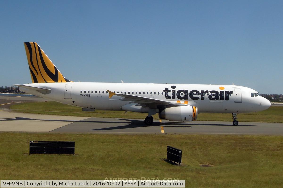 VH-VNB, 2006 Airbus A320-232 C/N 2906, At Mascot