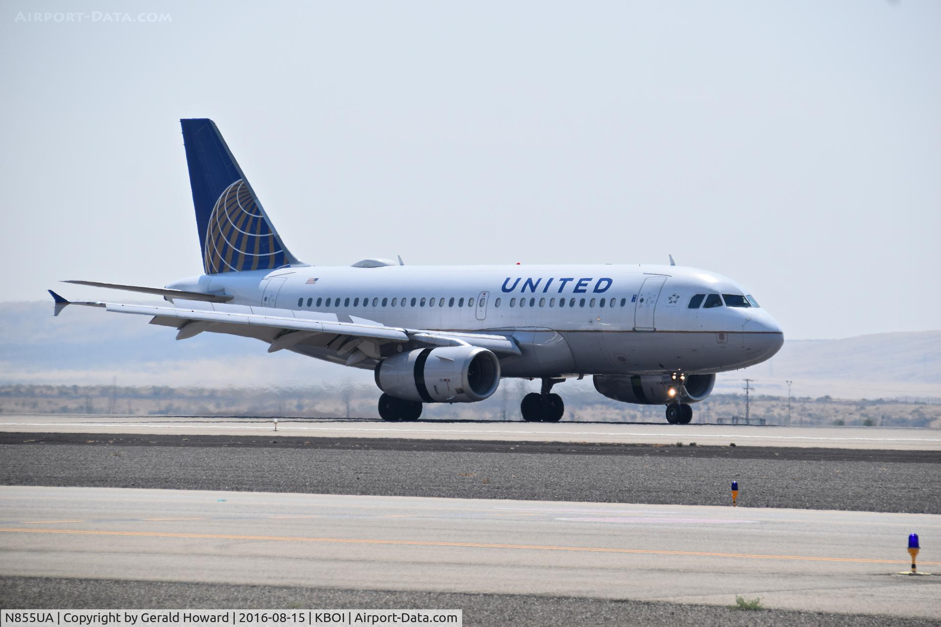 N855UA, 2002 Airbus A319-131 C/N 1737, Landing RWY 28R.