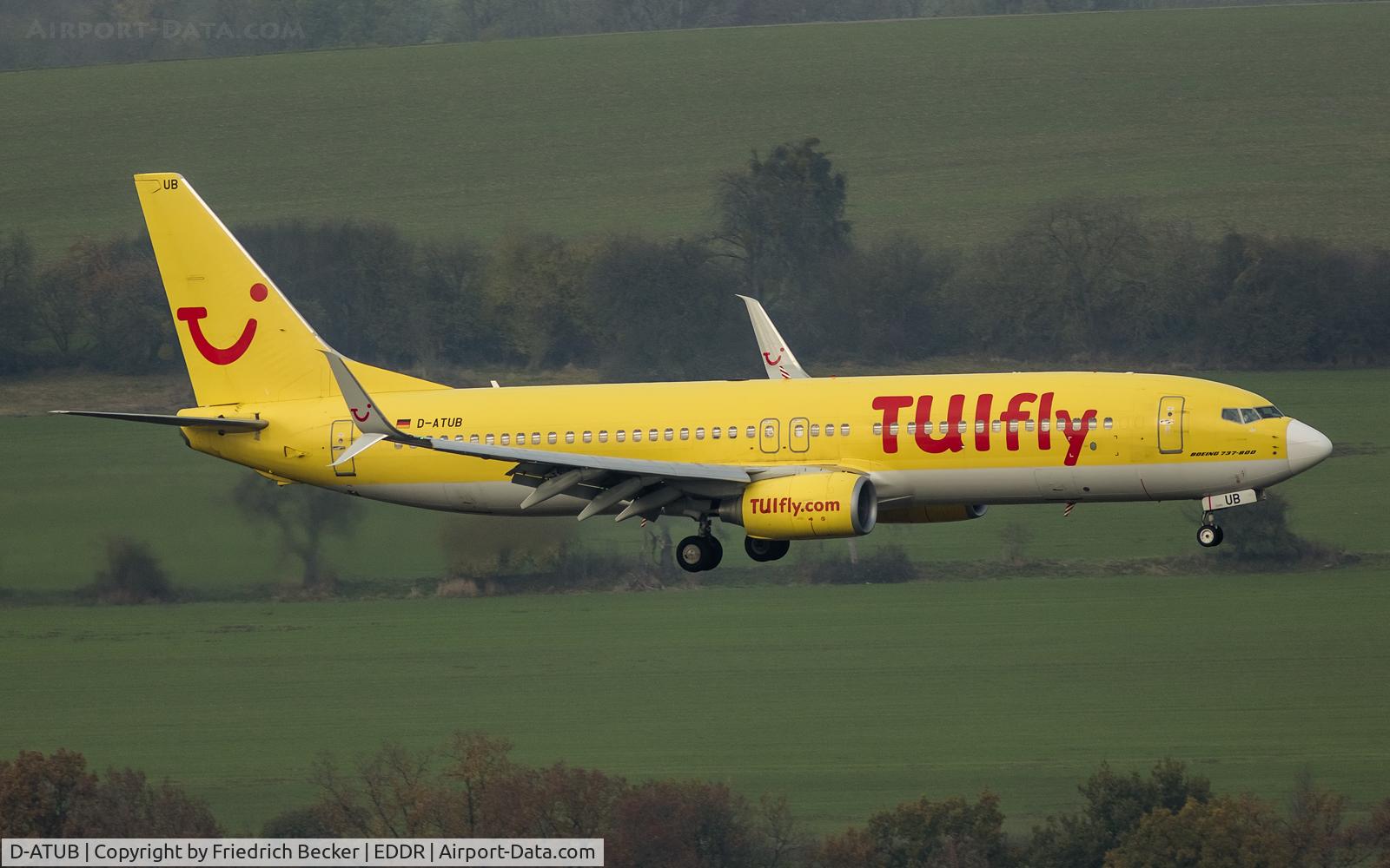 D-ATUB, 2010 Boeing 737-8K5 C/N 37247, On final RW09