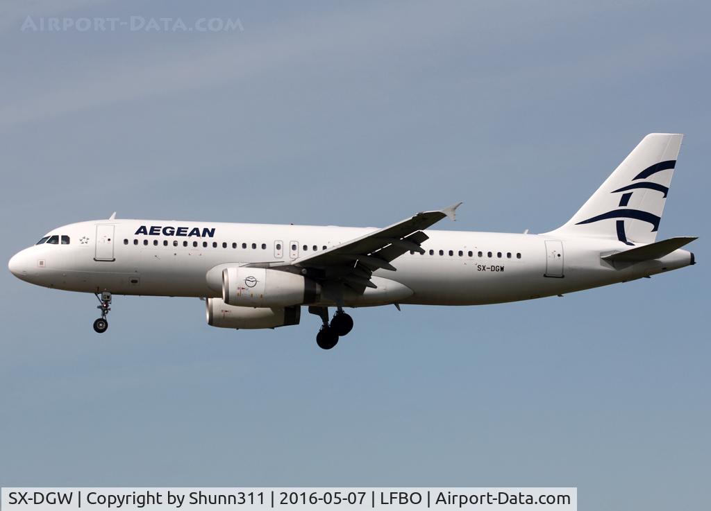 SX-DGW, 2002 Airbus A320-232 C/N 1909, Landing rwy 14R