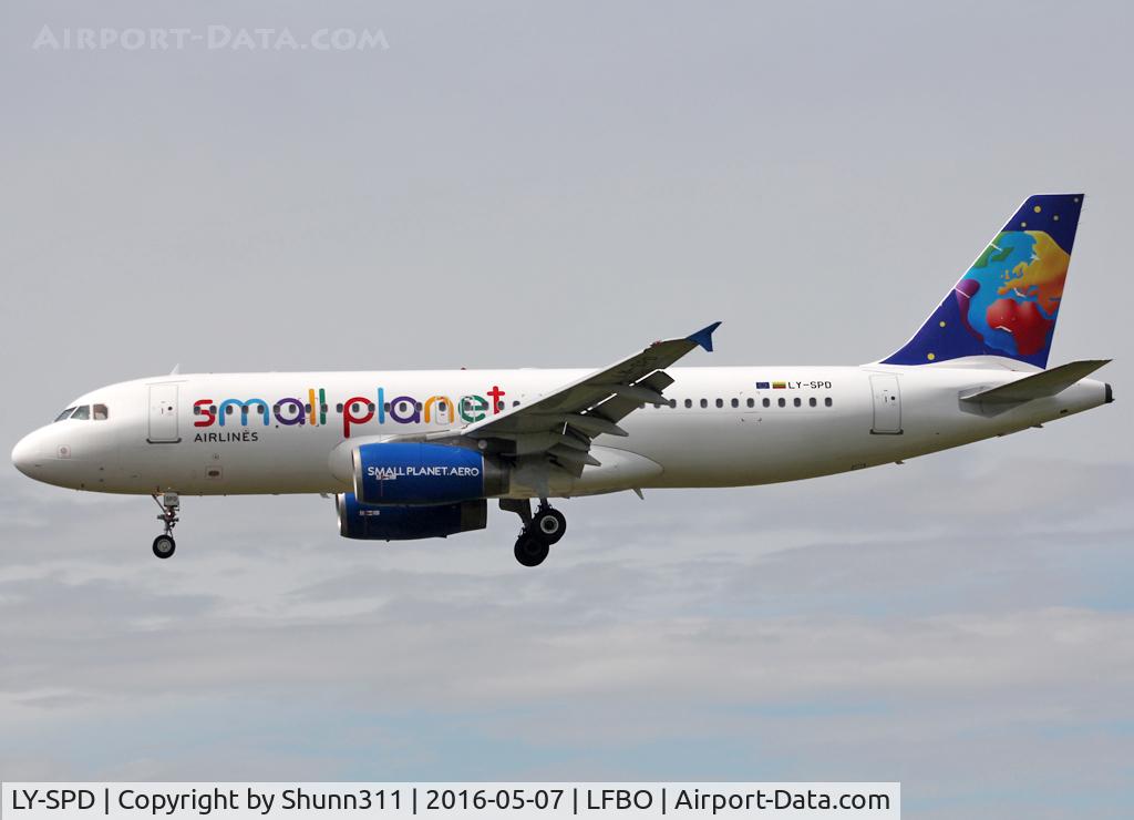LY-SPD, 1999 Airbus A320-232 C/N 0990, Landing rwy 14R