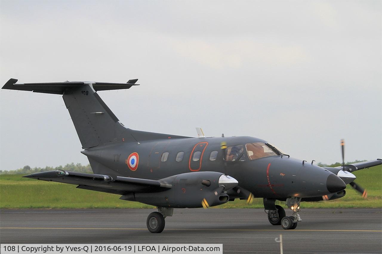 108, Embraer EMB-121AA Xingu C/N 121108, Embraer EMB-121AA Xingu, Taxiing to holding point rwy 24, Avord Air Base 702 (LFOA) Open day 2016