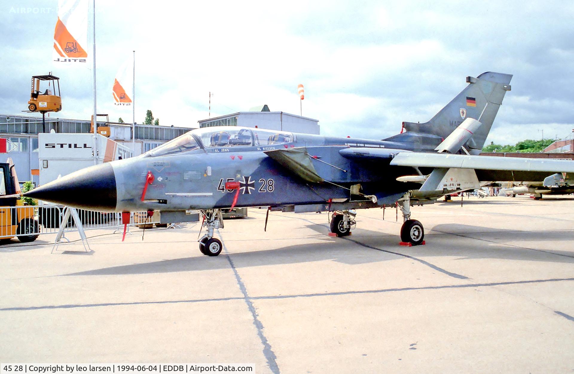 45 28, Panavia Tornado IDS C/N 572/GS176/4228, Berlin Air Show 4.6.94