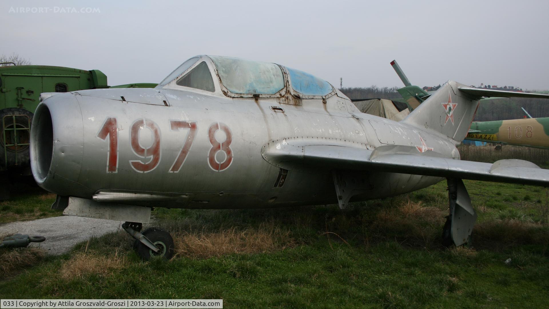 033, 1962 Mikoyan-Gurevich MiG-15UTI C/N 1A06033, Zamárdi, military technology collection. Hungary