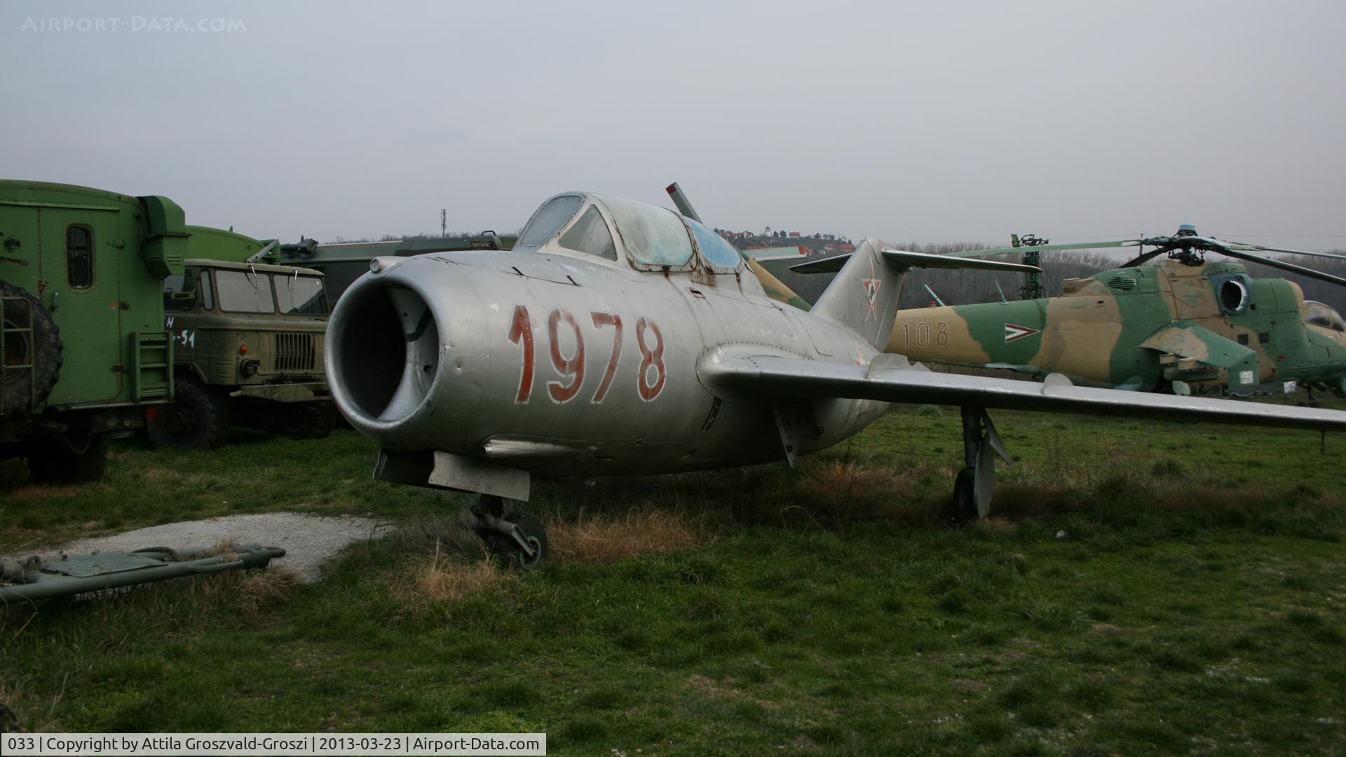 033, 1962 Mikoyan-Gurevich MiG-15UTI C/N 1A06033, Zamárdi, military technology collection. Hungary