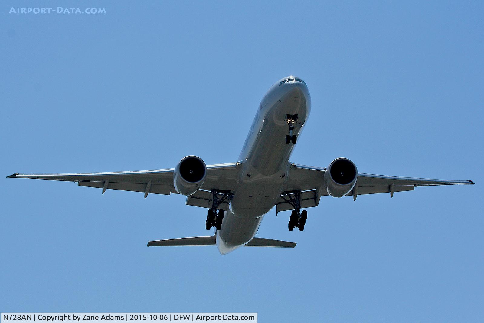 N728AN, 2014 Boeing 777-323/ER C/N 31553, Arriving at DFW Airport