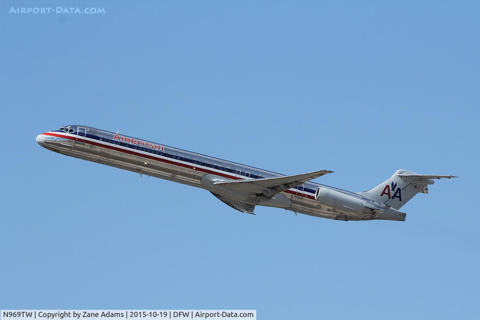 N969TW, 1999 McDonnell Douglas MD-83 (DC-9-83) C/N 53619, Departing DFW Airport