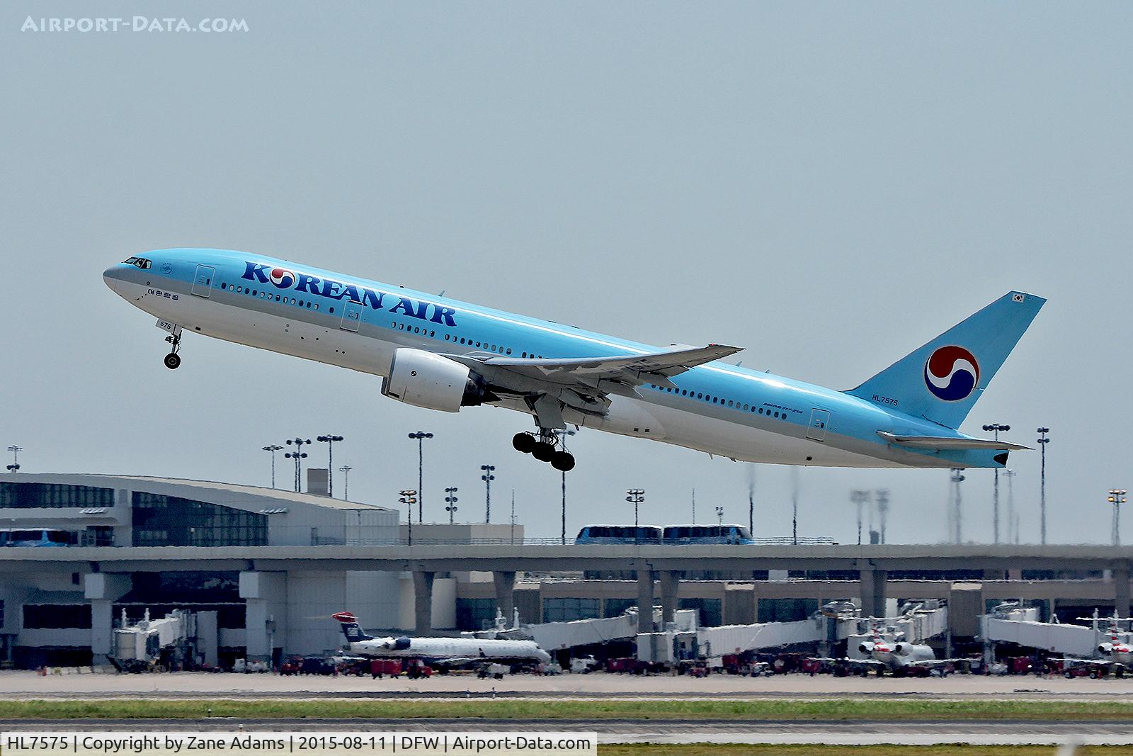 HL7575, 2000 Boeing 777-2B5/ER C/N 28445, Departing DFW Airport