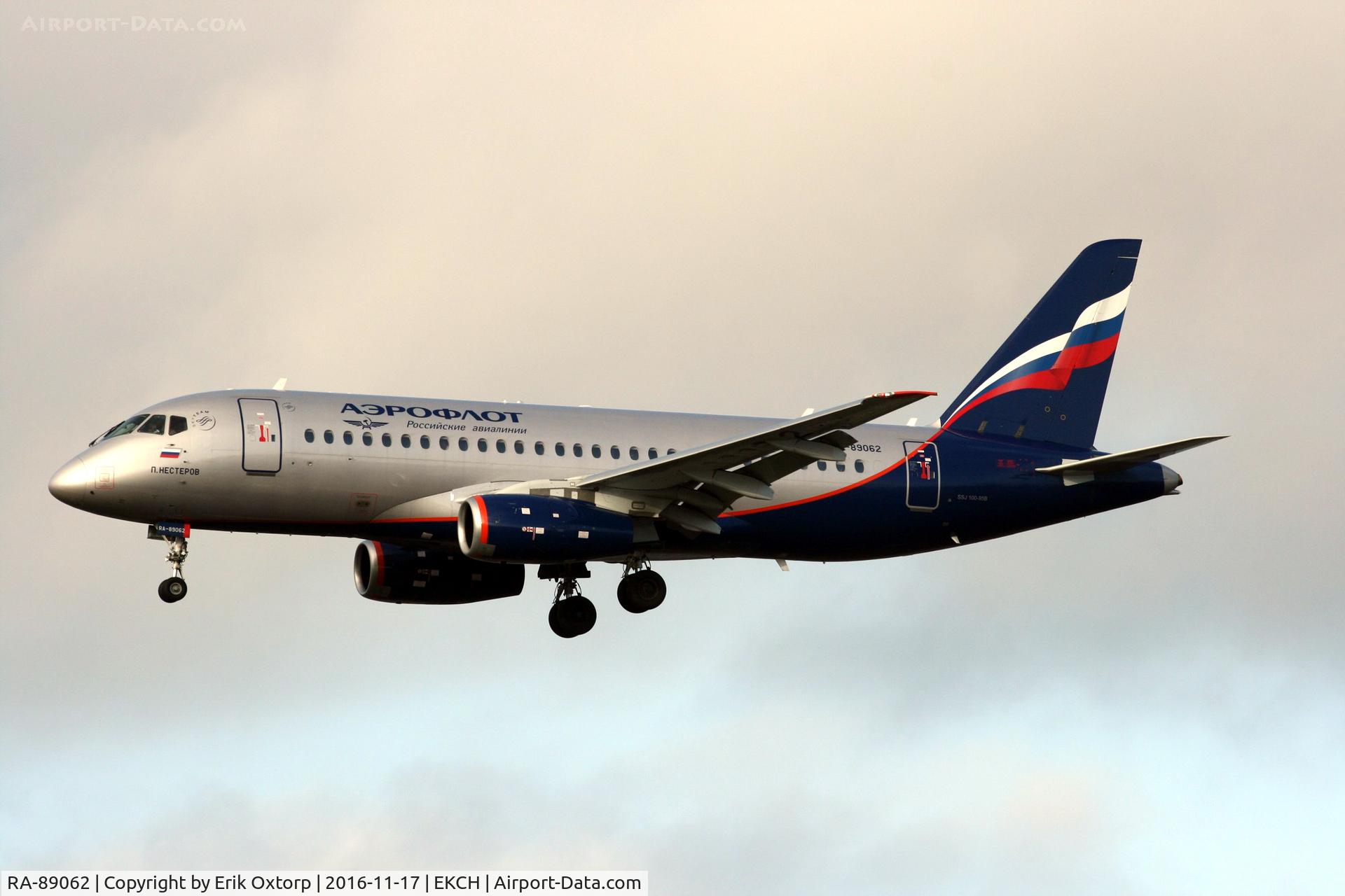 RA-89062, 2015 Sukhoi SuperJet 100-95B C/N 95091, RA-89062 landing rw 22L