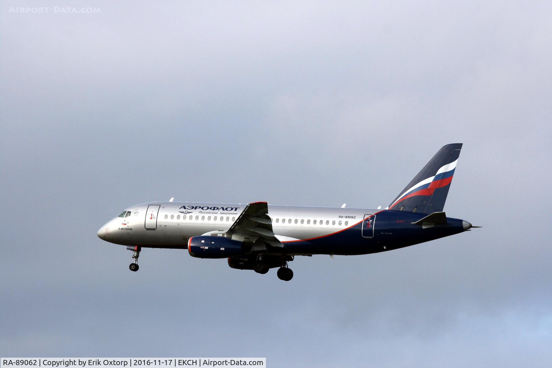 RA-89062, 2015 Sukhoi SuperJet 100-95B C/N 95091, RA-89062 landing rw 22L