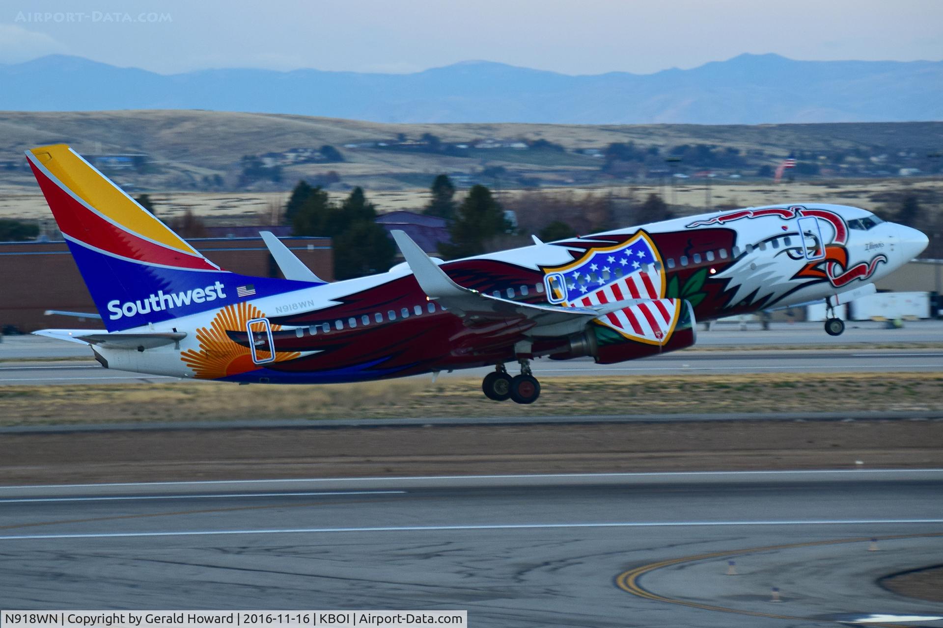 N918WN, 2008 Boeing 737-7H4 C/N 29843, Departing RWY 28R.