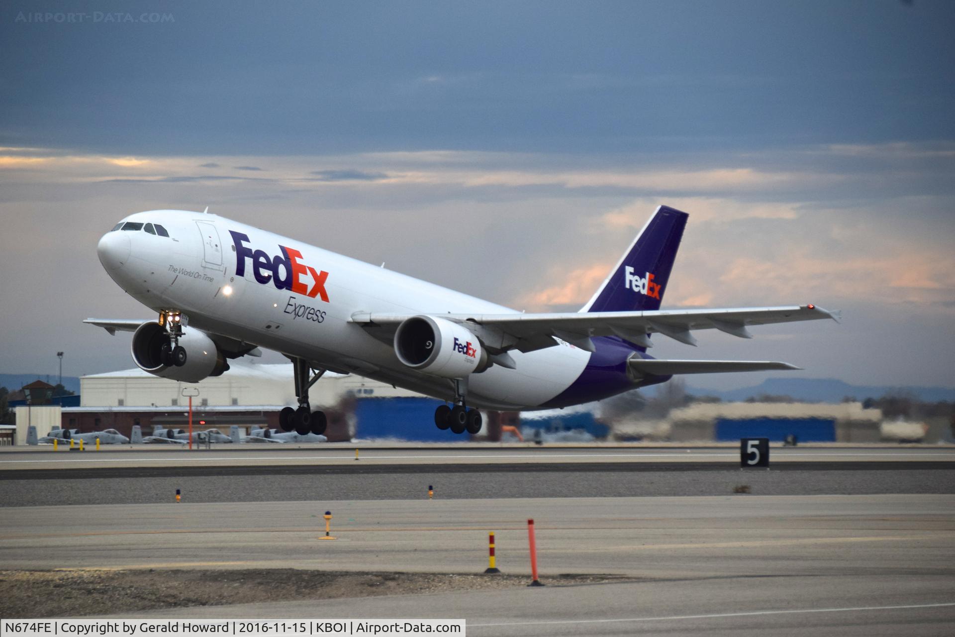N674FE, 1997 Airbus A300F4-605R C/N 781, RWY 10L departure.