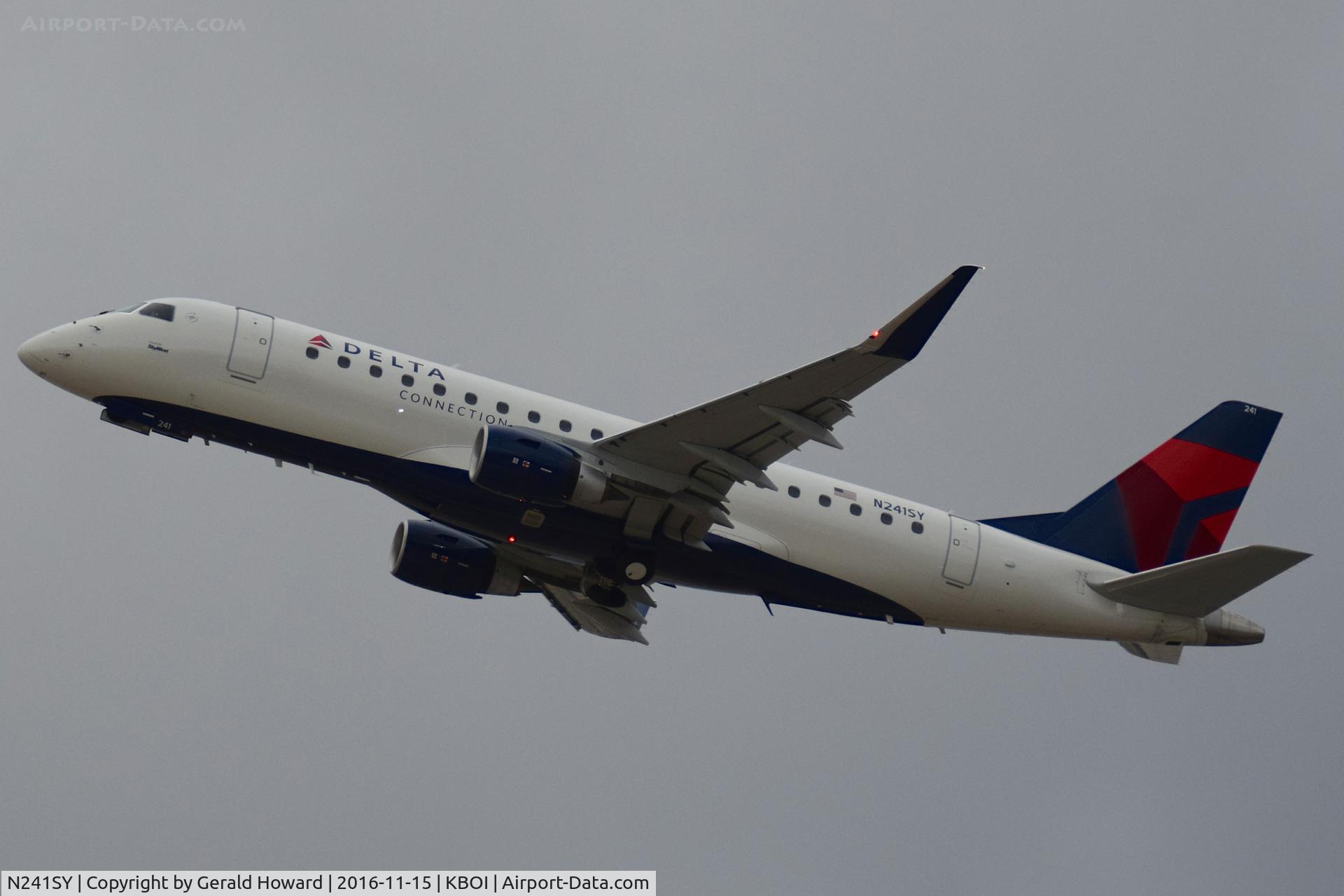 N241SY, 2016 Embraer 175LR (ERJ-170-200LR) C/N 17000585, Departing RWY 10L.