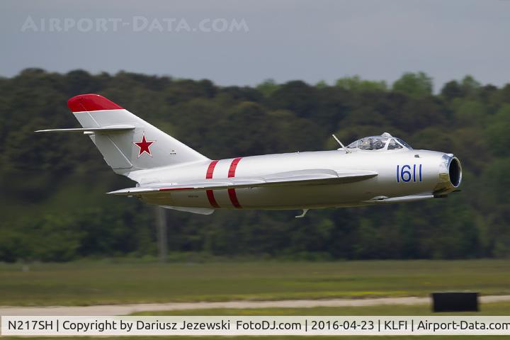 N217SH, 1959 PZL-Mielec Lim-5 (MiG-17F) C/N 1C1611, Low pass of Lim-5