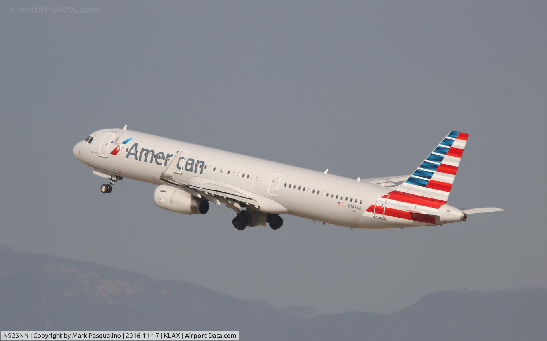 N923NN, 2013 Boeing 737-823 C/N 31167, Boeing 737-800