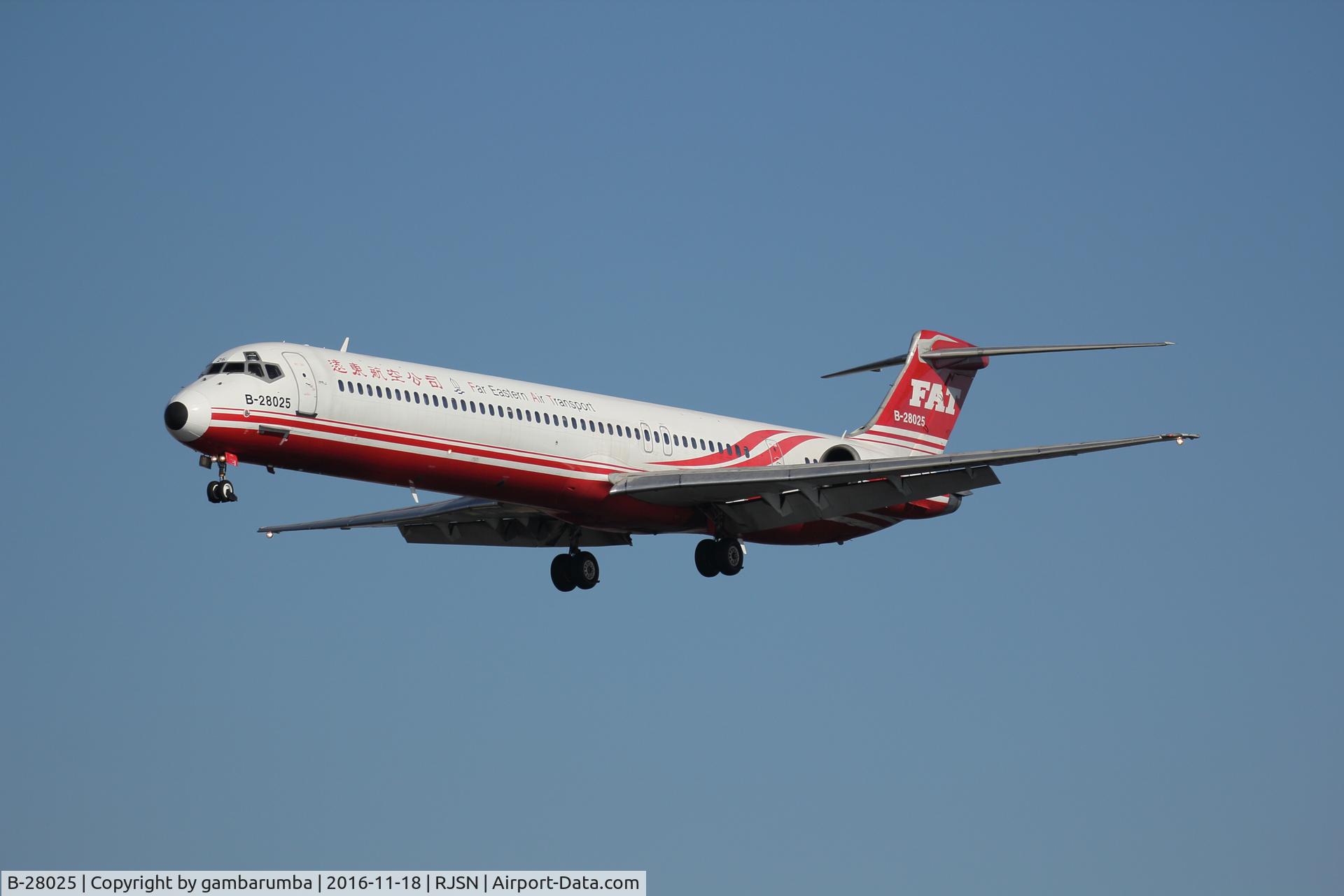 B-28025, 1998 McDonnell Douglas MD-83 C/N 53602/2214, B-28025